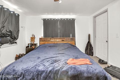 Tiny photo for 929 N Roane St St, Harriman, TN 37748 (MLS # 1326408)