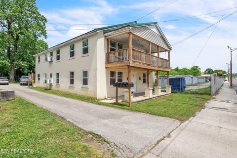 Tiny photo for 929 N Roane St St, Harriman, TN 37748 (MLS # 1326408)