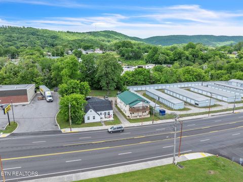 Tiny photo for 929 N Roane St St, Harriman, TN 37748 (MLS # 1326408)