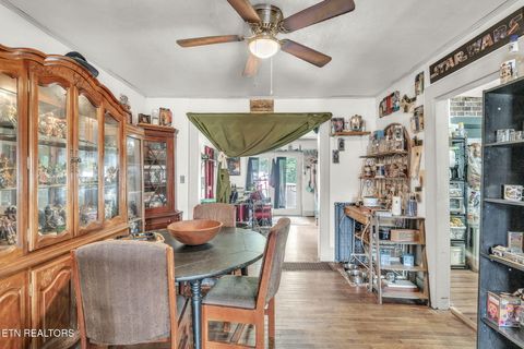 Tiny photo for 929 N Roane St St, Harriman, TN 37748 (MLS # 1326408)