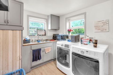 Tiny photo for 929 N Roane St St, Harriman, TN 37748 (MLS # 1326408)