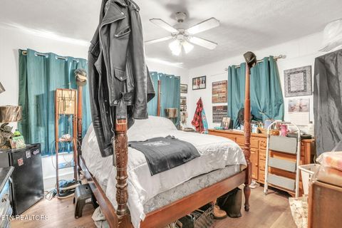 Tiny photo for 929 N Roane St St, Harriman, TN 37748 (MLS # 1326408)