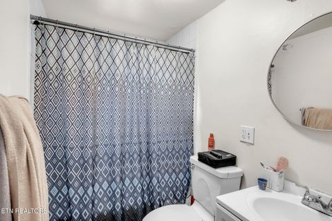 Tiny photo for 929 N Roane St St, Harriman, TN 37748 (MLS # 1326408)