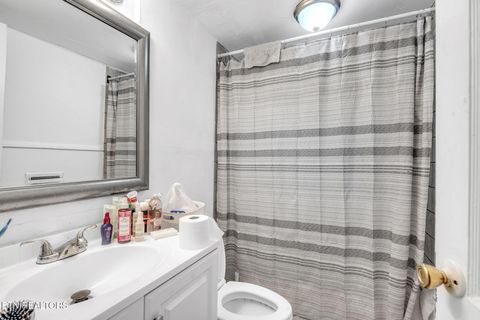 Tiny photo for 929 N Roane St St, Harriman, TN 37748 (MLS # 1326408)