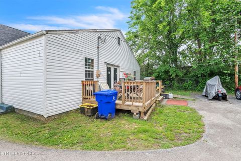 Tiny photo for 929 N Roane St St, Harriman, TN 37748 (MLS # 1326408)