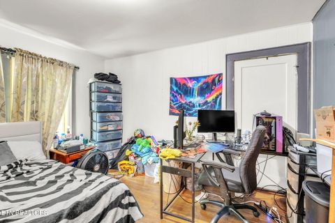 Tiny photo for 929 N Roane St St, Harriman, TN 37748 (MLS # 1326408)