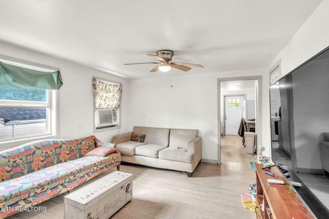 Tiny photo for 929 N Roane St St, Harriman, TN 37748 (MLS # 1326408)