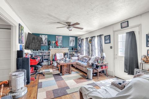 Tiny photo for 929 N Roane St St, Harriman, TN 37748 (MLS # 1326408)