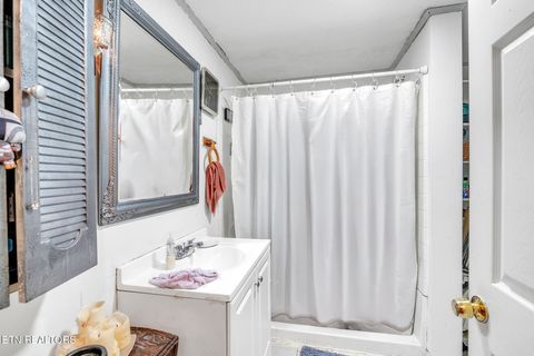 Tiny photo for 929 N Roane St St, Harriman, TN 37748 (MLS # 1326408)