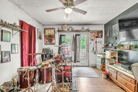 Tiny photo for 929 N Roane St St, Harriman, TN 37748 (MLS # 1326408)