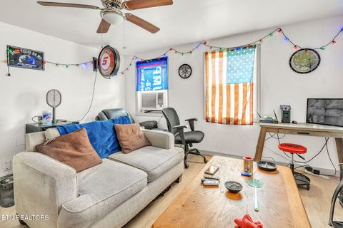 Tiny photo for 929 N Roane St St, Harriman, TN 37748 (MLS # 1326408)