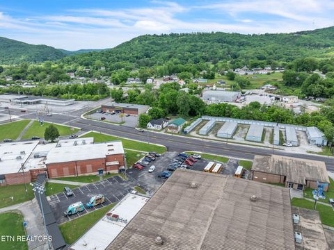 Tiny photo for 929 N Roane St St, Harriman, TN 37748 (MLS # 1326408)