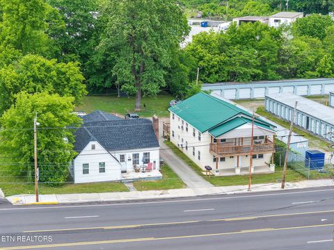 Photo of 929 N Roane St St, Harriman, TN 37748 (MLS # 1326408)