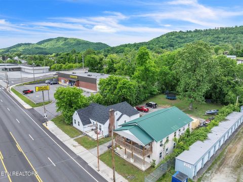 Tiny photo for 929 N Roane St St, Harriman, TN 37748 (MLS # 1326408)
