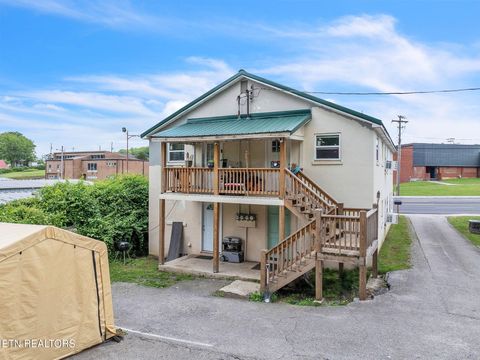 Tiny photo for 929 N Roane St St, Harriman, TN 37748 (MLS # 1326408)