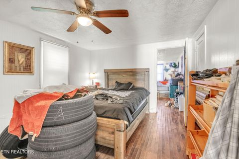 Tiny photo for 929 N Roane St St, Harriman, TN 37748 (MLS # 1326408)