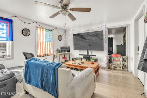 Tiny photo for 929 N Roane St St, Harriman, TN 37748 (MLS # 1326408)