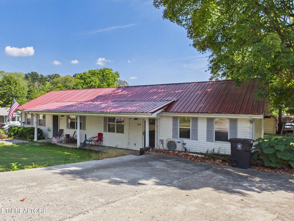Photo of 325 Riddle St, Athens, TN 37303 (MLS # 1355983)