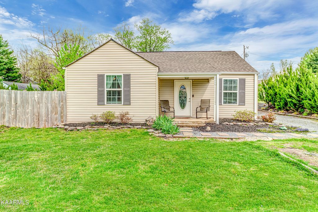 Photo of 849 Brewster St, Alcoa, TN 37701 (MLS # 1223354)