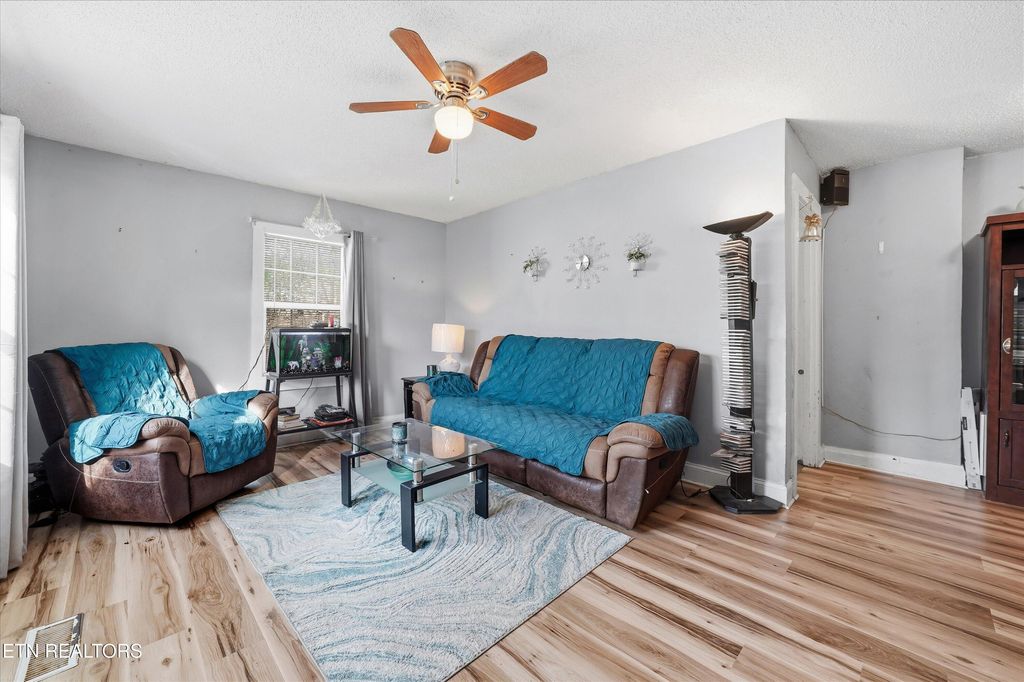 Photo of 830 Foch St, Maryville, TN 37801 (MLS # 1326539)