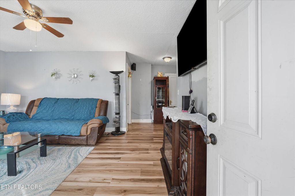 Photo of 830 Foch St, Maryville, TN 37801 (MLS # 1326539)