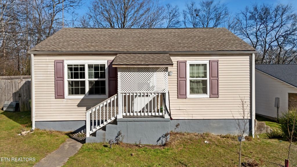 Photo of 830 Foch St, Maryville, TN 37801 (MLS # 1326539)