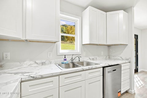 Tiny photo for 2433 Tennessee 131 Hwy, Thorn Hill, TN 37881 (MLS # 1360307)