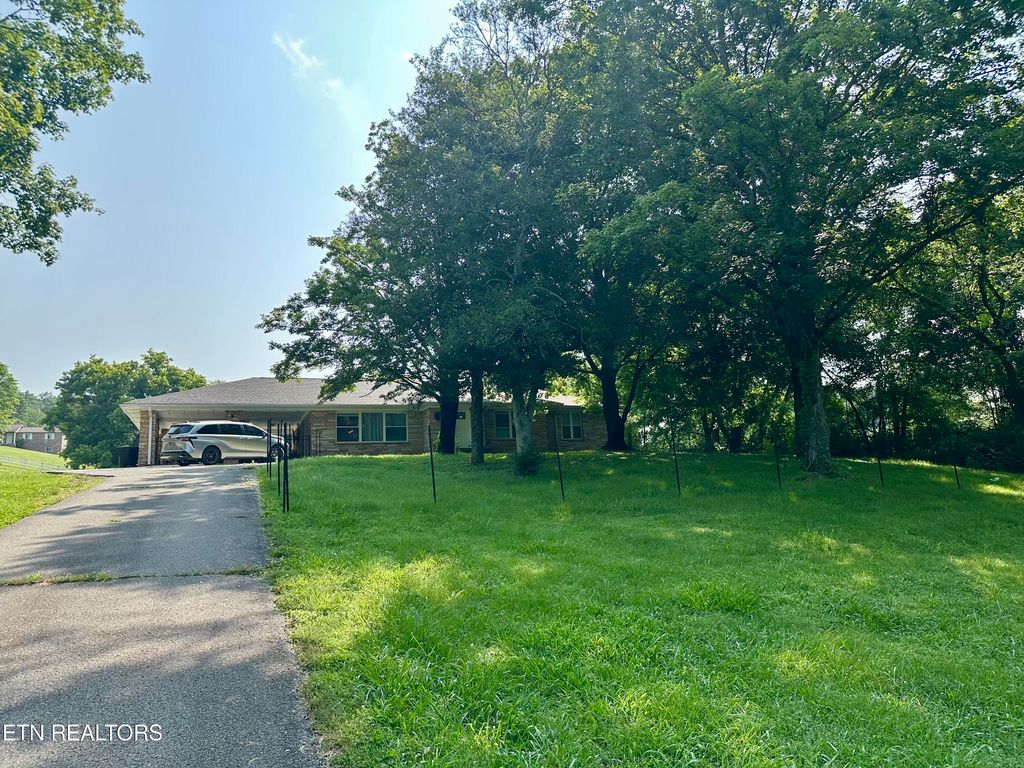 Photo of 306 E Tri County Blvd, Oliver Springs, TN 37840 (MLS # 1303532)