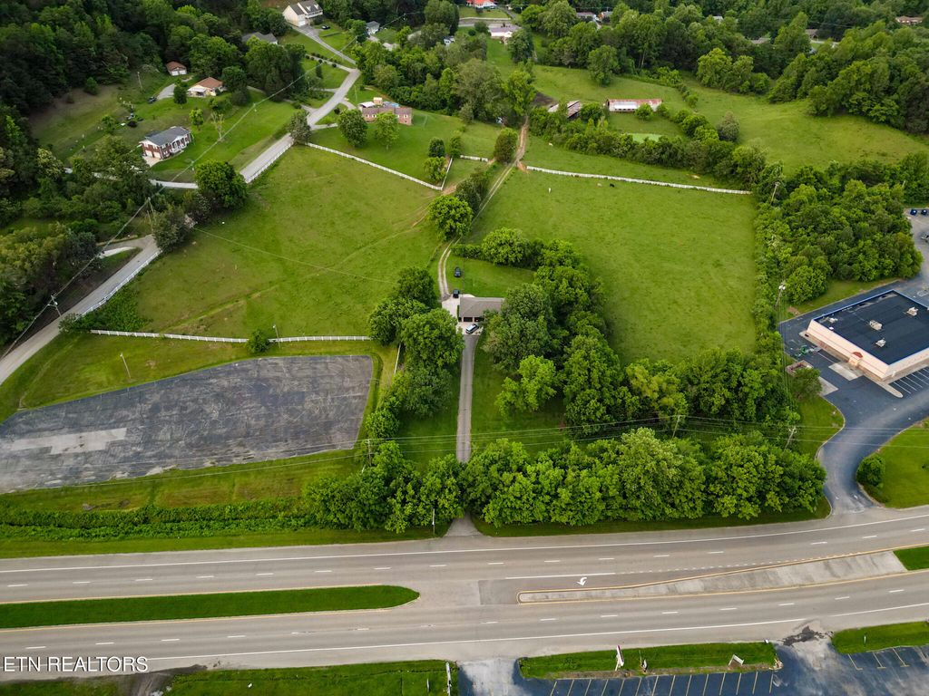 Photo of 306 E Tri County Blvd, Oliver Springs, TN 37840 (MLS # 1303532)