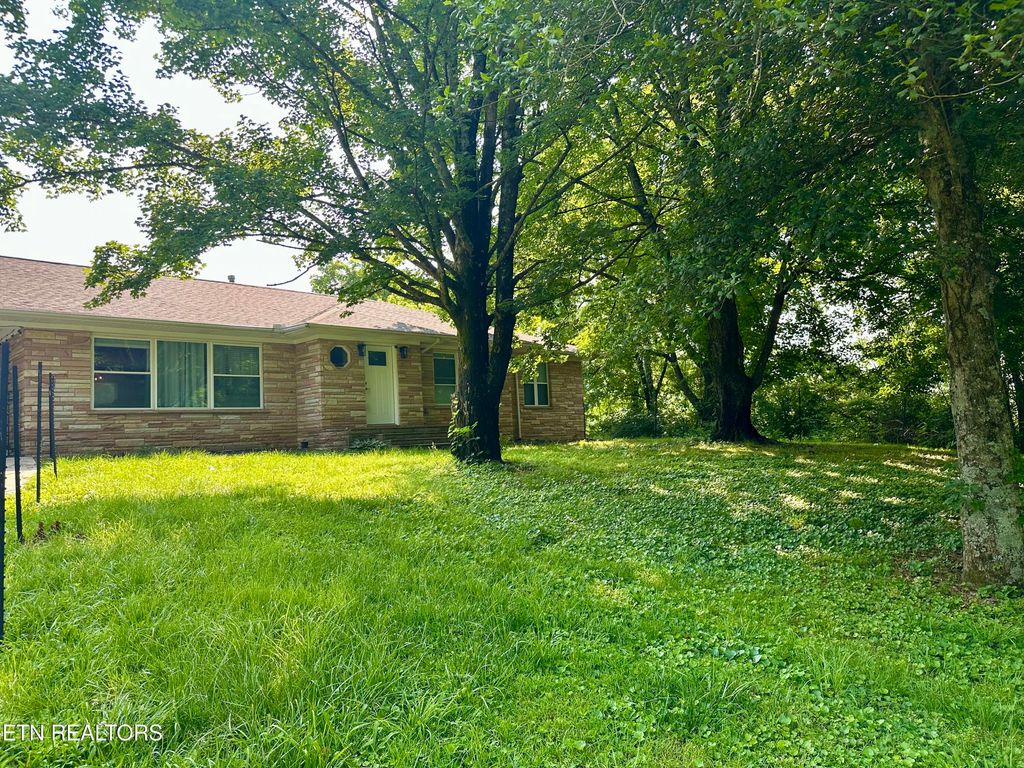 Photo of 306 E Tri County Blvd, Oliver Springs, TN 37840 (MLS # 1303532)