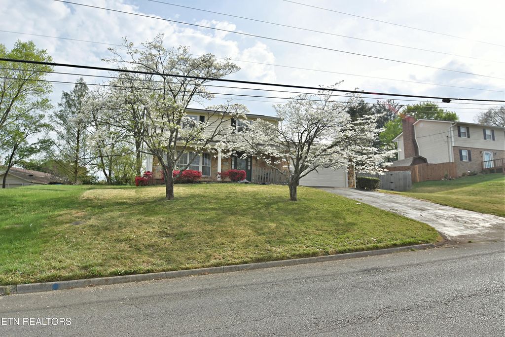 Photo of 1305 Cordoba Rd, Knoxville, TN 37923 (MLS # 1336008)