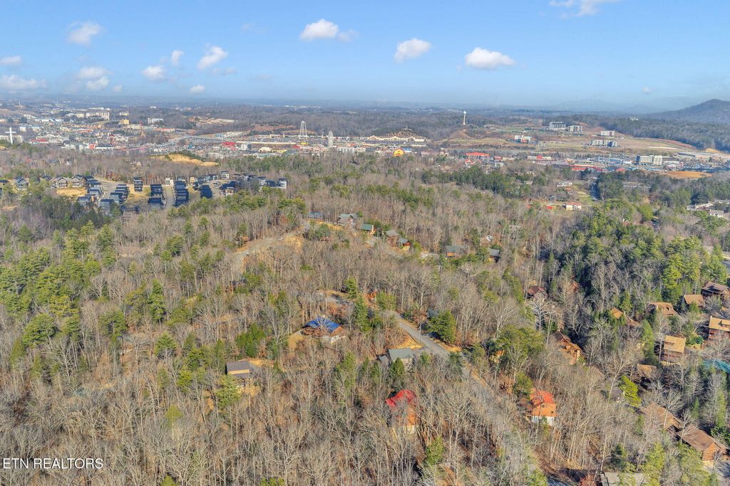 Photo of 640 Country Oaks Drive, Pigeon Forge, TN 37863 (MLS # 1325942)