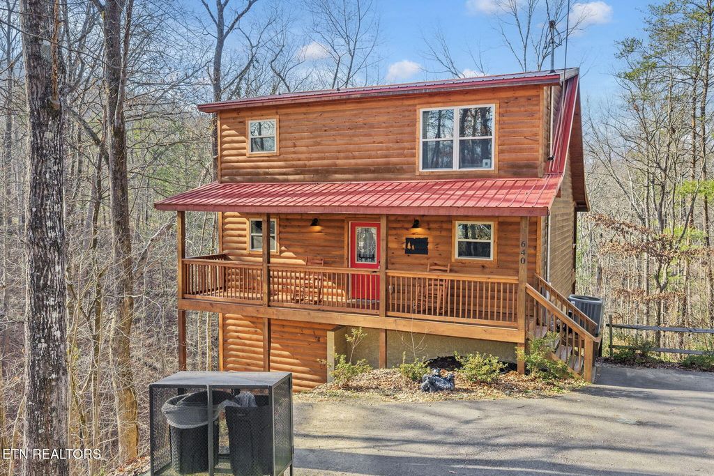 Photo of 640 Country Oaks Drive, Pigeon Forge, TN 37863 (MLS # 1325942)