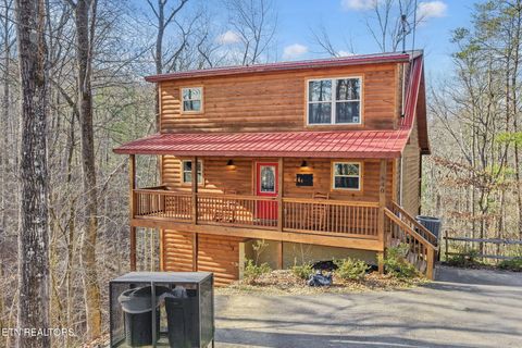 Photo of 640 Country Oaks Drive, Pigeon Forge, TN 37863 (MLS # 1325942)