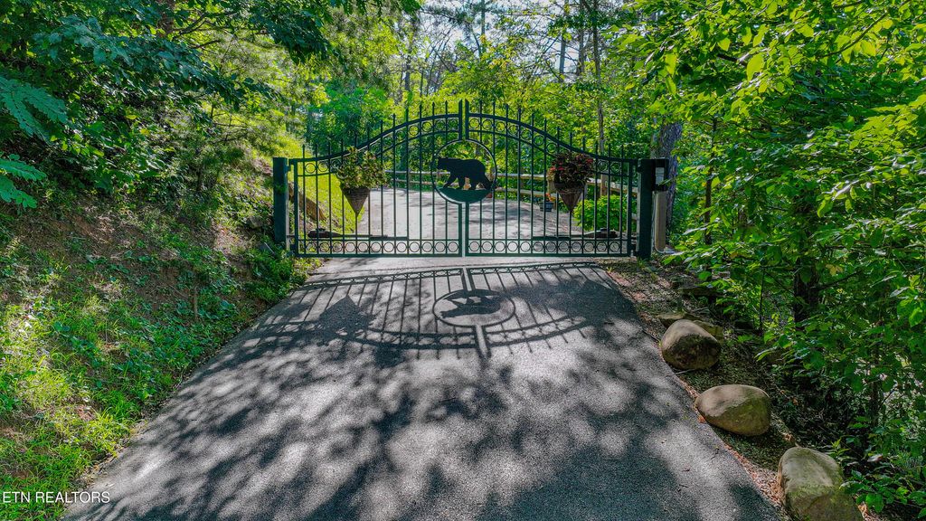 Photo of 3341 Sugar Maple Loop Rd, Sevierville, TN 37862 (MLS # 1335306)