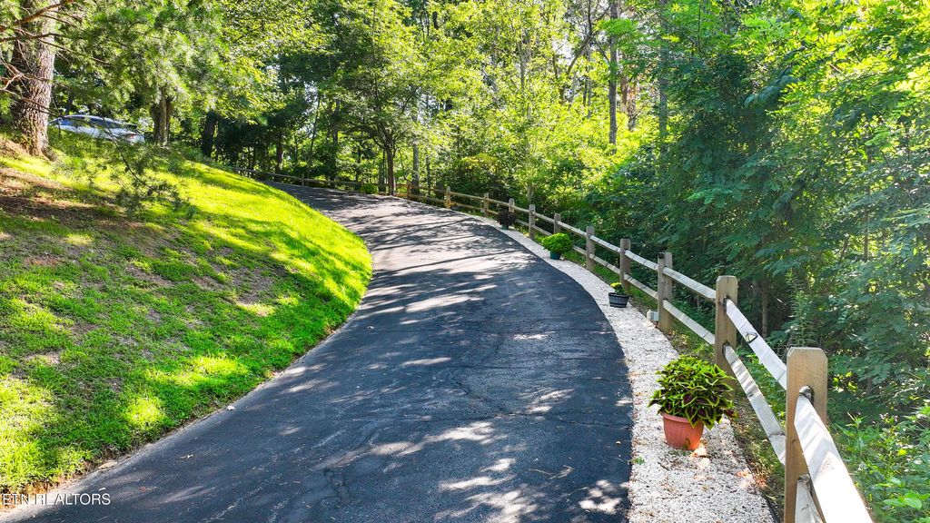Photo of 3341 Sugar Maple Loop Rd, Sevierville, TN 37862 (MLS # 1335306)