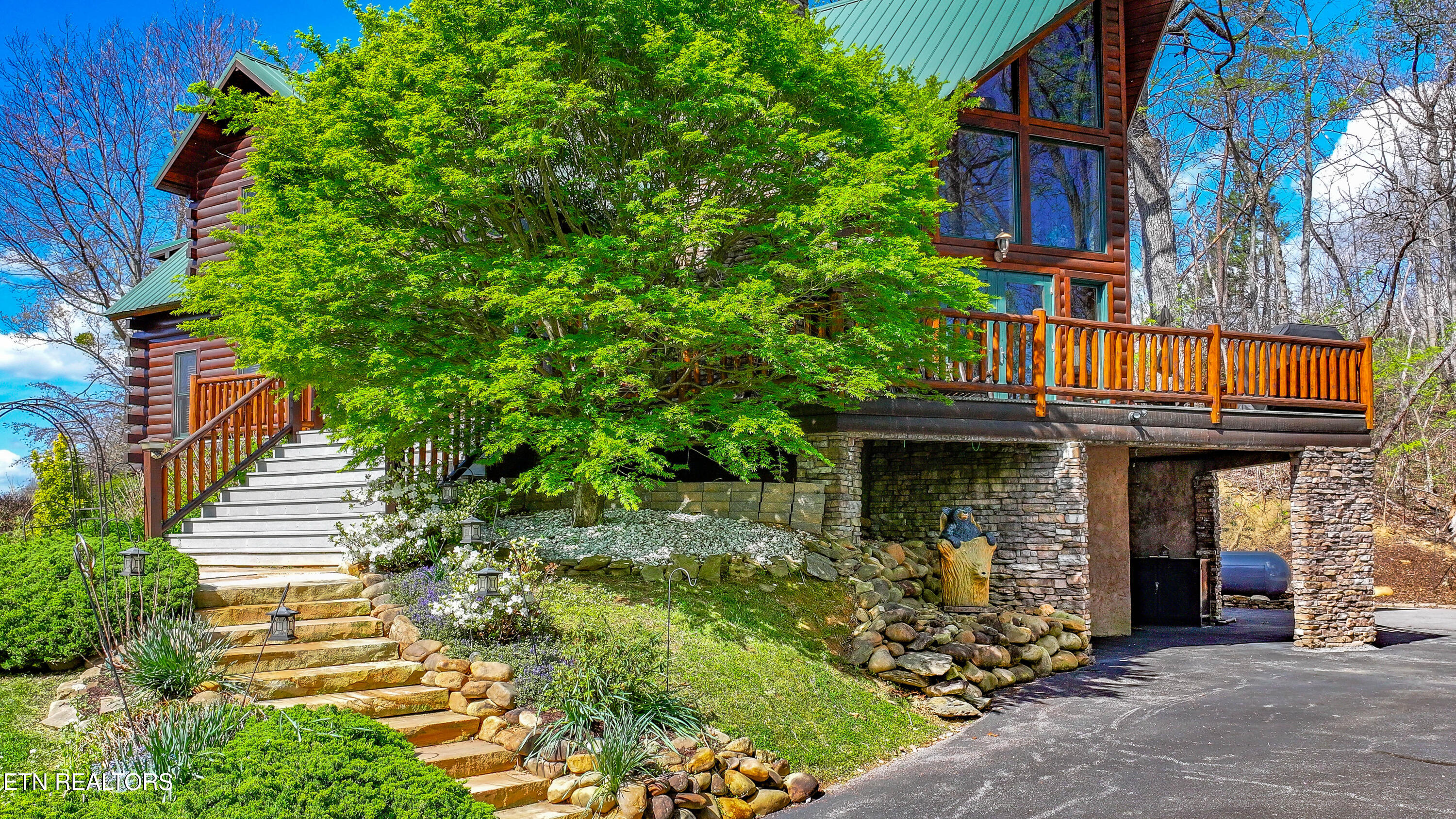 Sevierville, Tennessee, 37862, United States, 4 Bedrooms Bedrooms, ,3 BathroomsBathrooms,Residential,Active,2033415