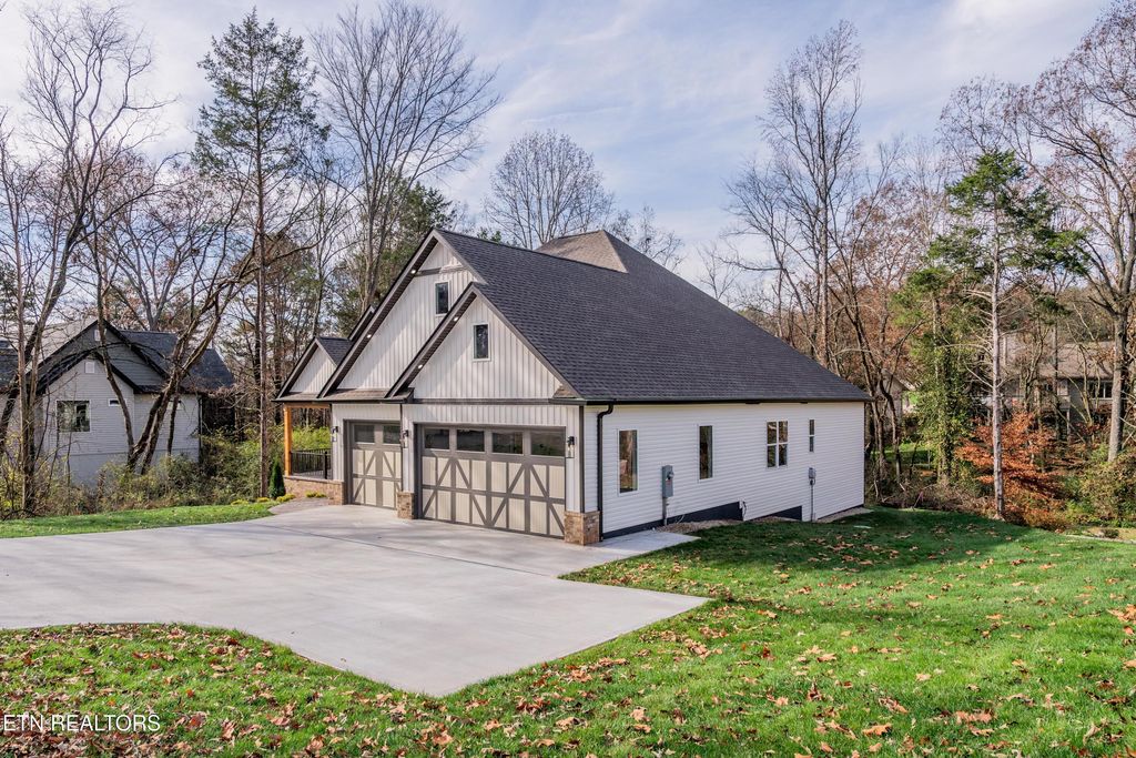 Photo of 211 Chatuga Way, Loudon, TN 37774 (MLS # 1323031)