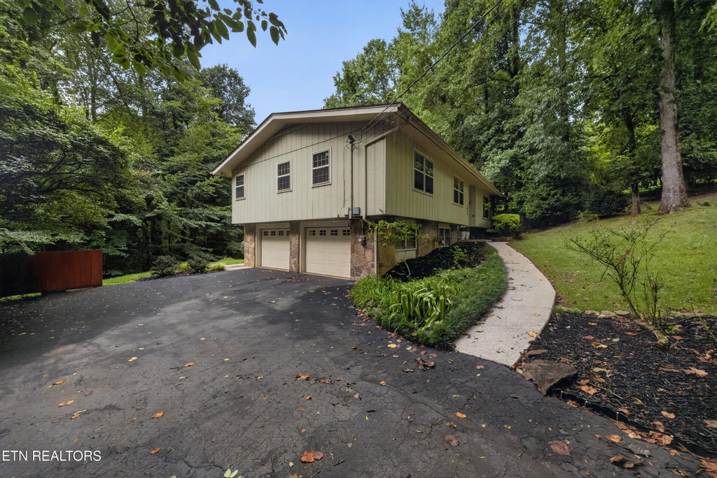 Photo of 1829 Chicadee Drive, Knoxville, TN 37919 (MLS # 1352779)