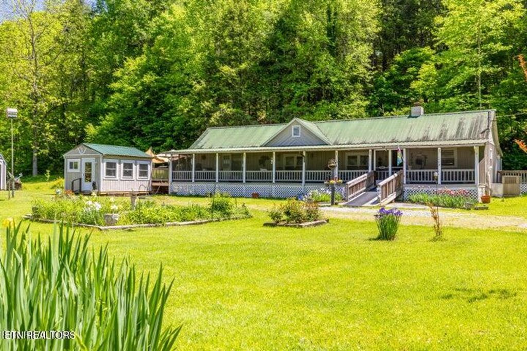 Photo of 3244 Lost Branch Rd, Sevierville, TN 37862 (MLS # 1340361)