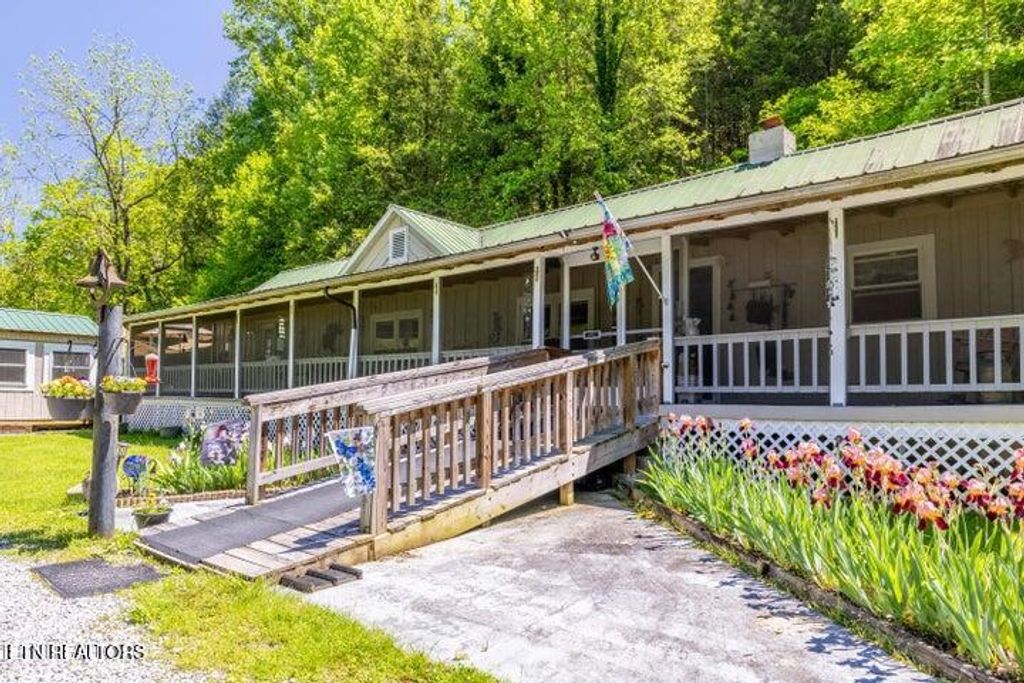 Photo of 3244 Lost Branch Rd, Sevierville, TN 37862 (MLS # 1340361)