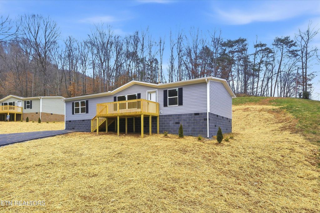 Photo of 504 Short St, LaFollette, TN 37766 (MLS # 1311218)
