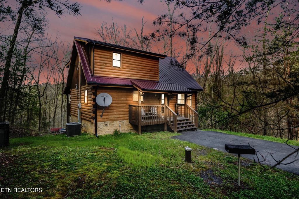 Photo of 3201 Bear Country Way, Sevierville, TN 37876 (MLS # 1309364)