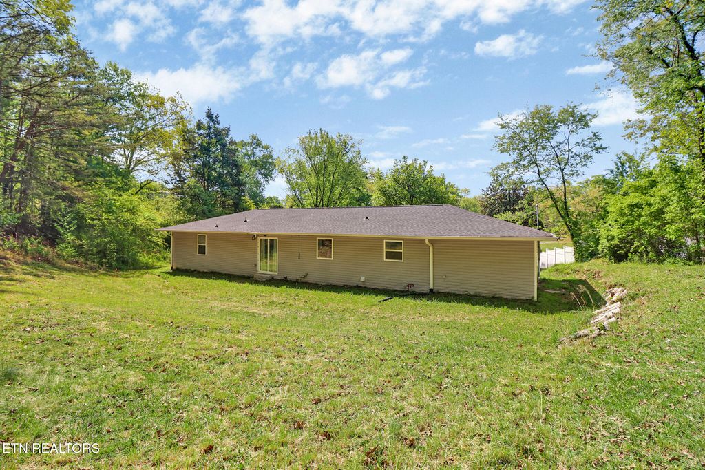 Photo of 605 Crestview Lane, Rockwood, TN 37854 (MLS # 1337246)