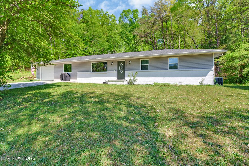 Photo of 605 Crestview Lane, Rockwood, TN 37854 (MLS # 1337246)