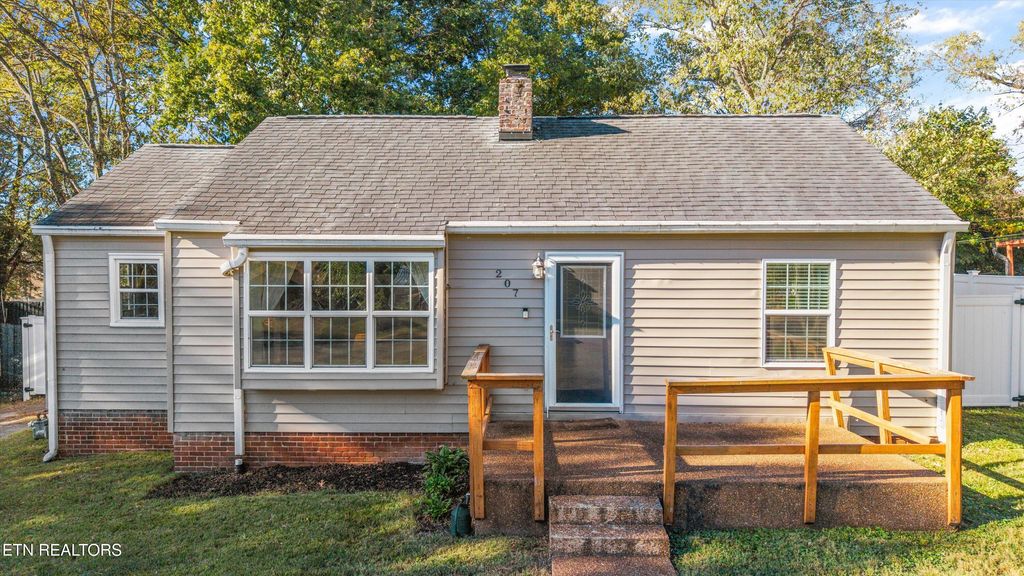 Photo of 207 Rose Ave, Alcoa, TN 37701 (MLS # 1319081)