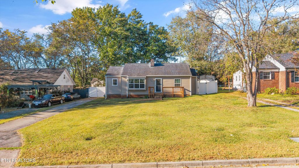 Photo of 207 Rose Ave, Alcoa, TN 37701 (MLS # 1319081)