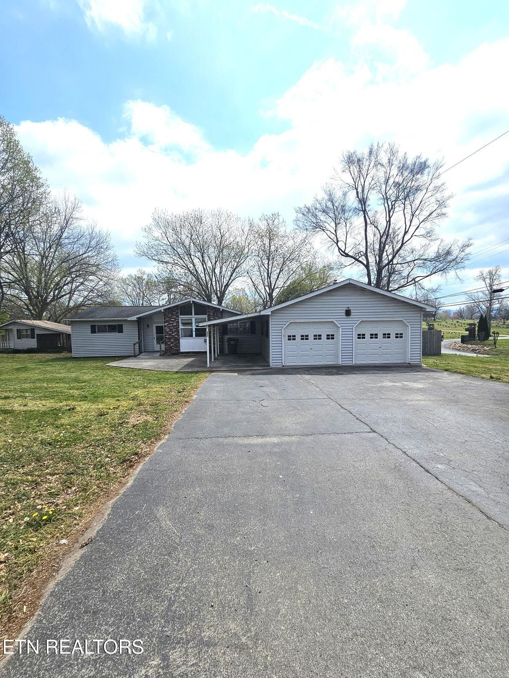 Photo of 902 Grandview Drive, Maryville, TN 37803 (MLS # 1334632)