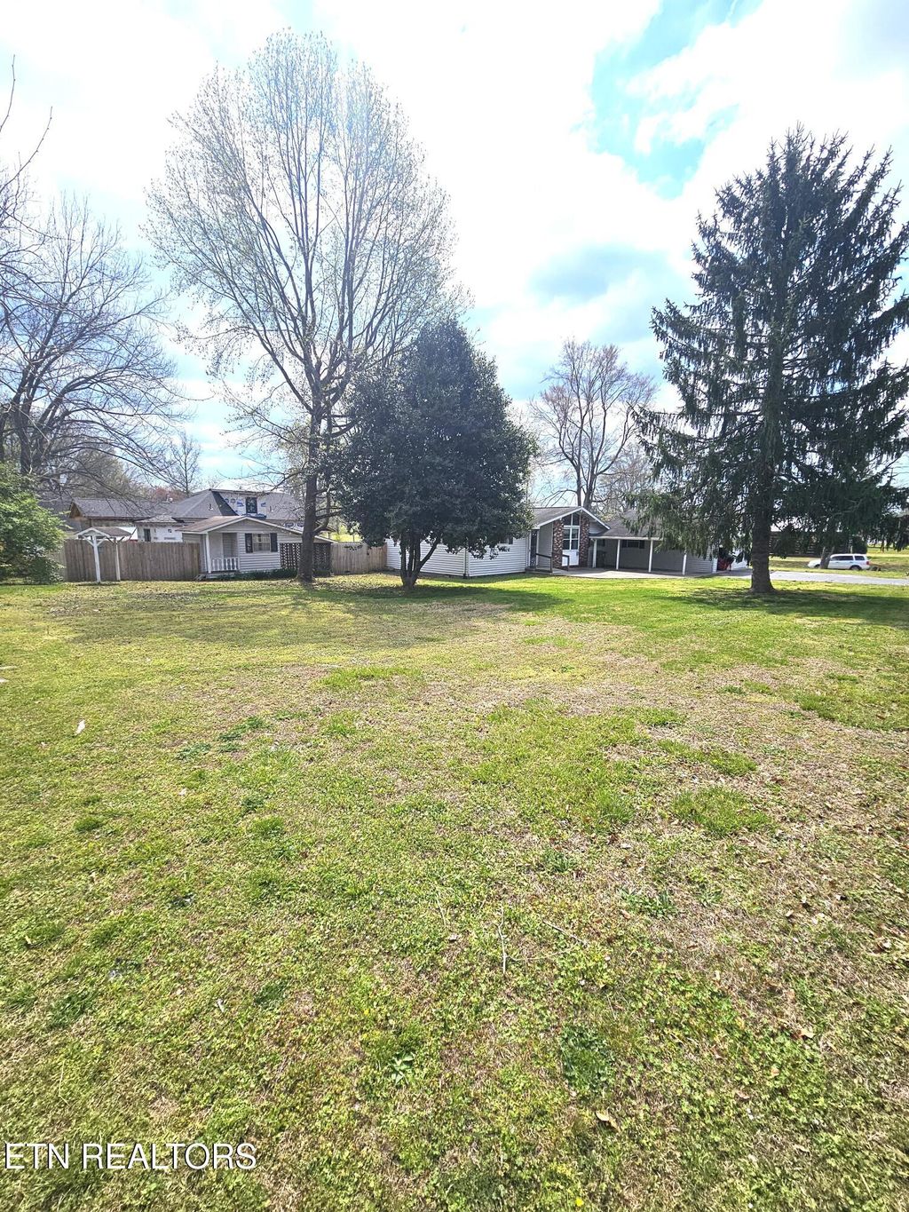 Photo of 902 Grandview Drive, Maryville, TN 37803 (MLS # 1334632)
