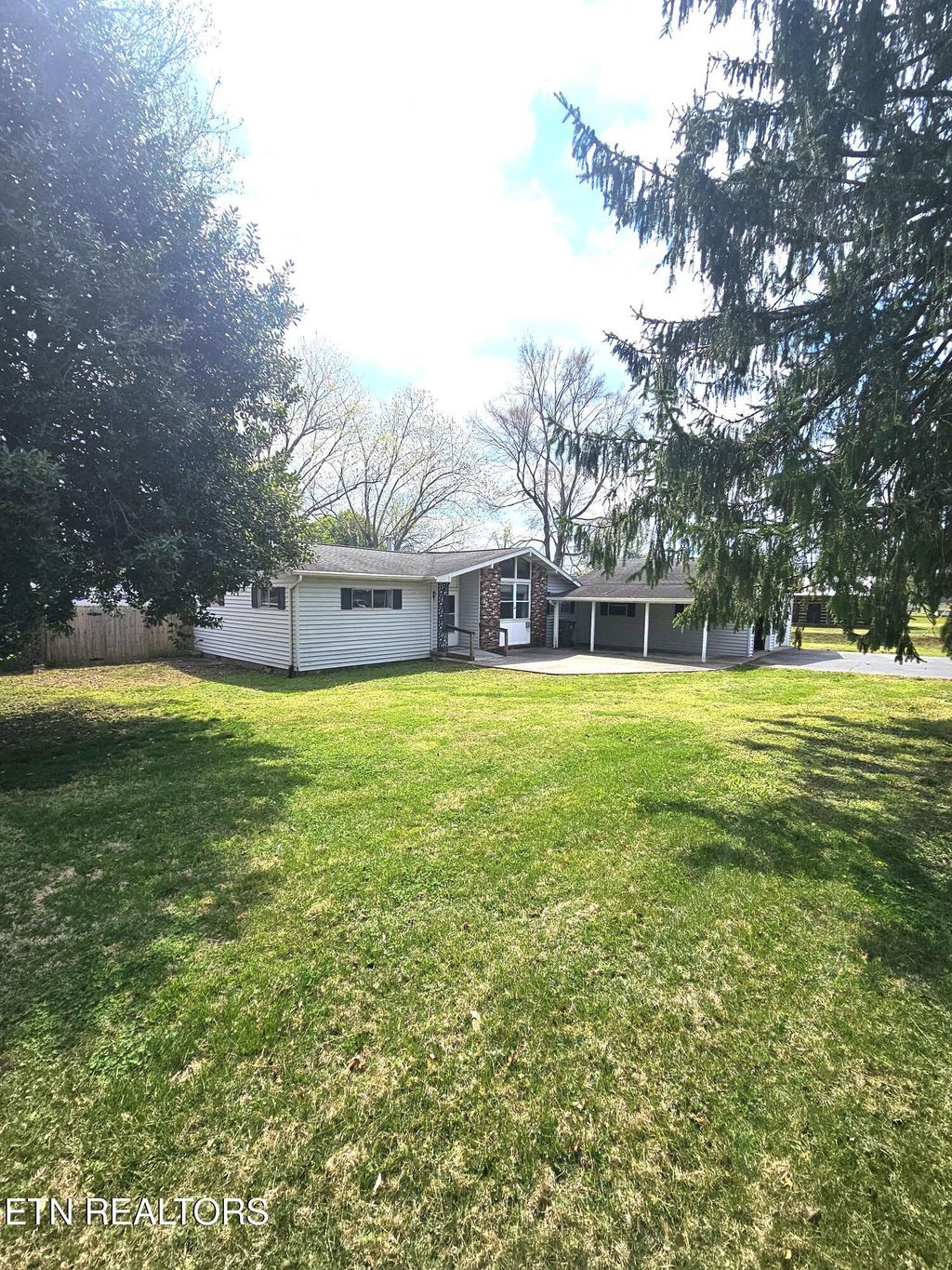 Photo of 902 Grandview Drive, Maryville, TN 37803 (MLS # 1334632)